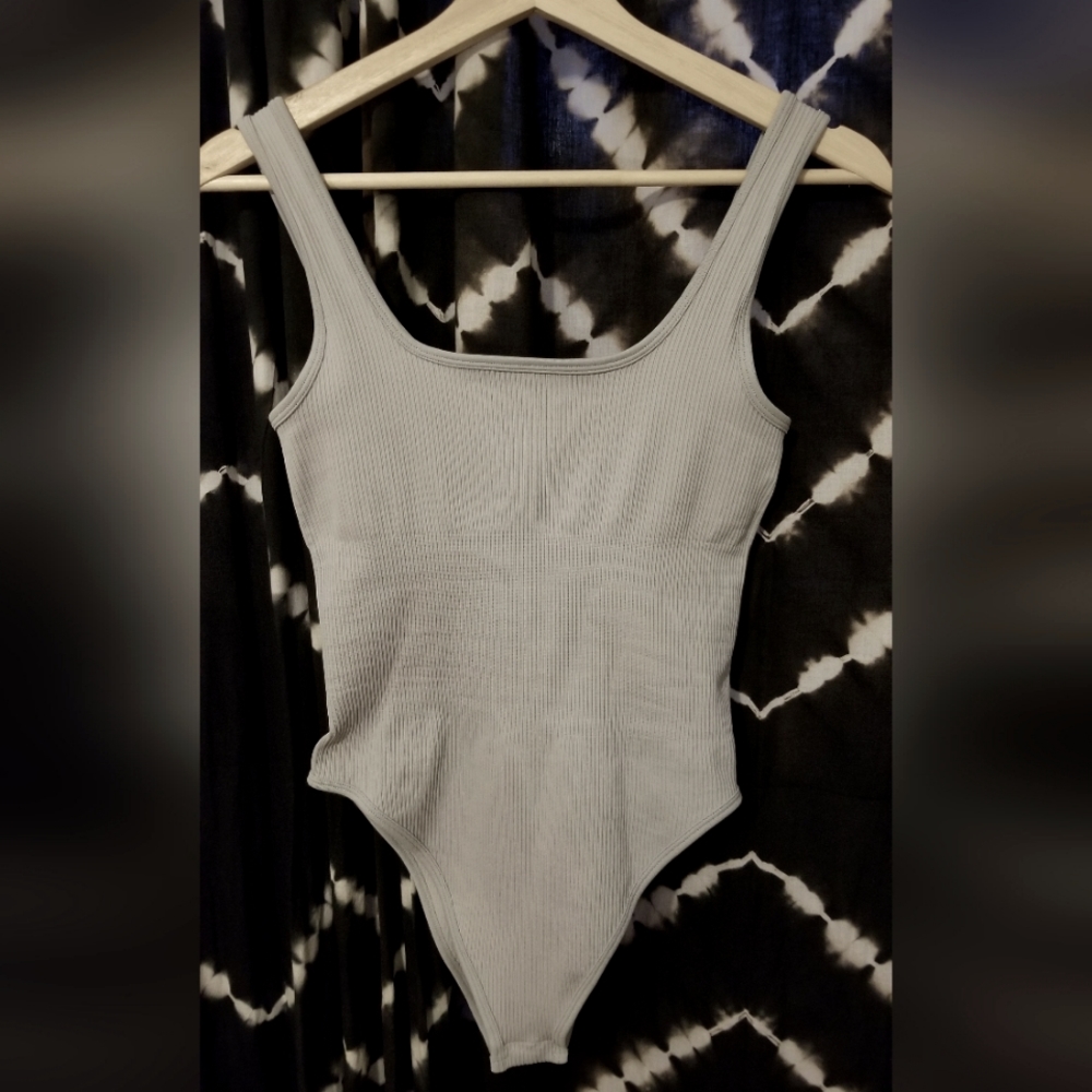 Shapewear bodysuit